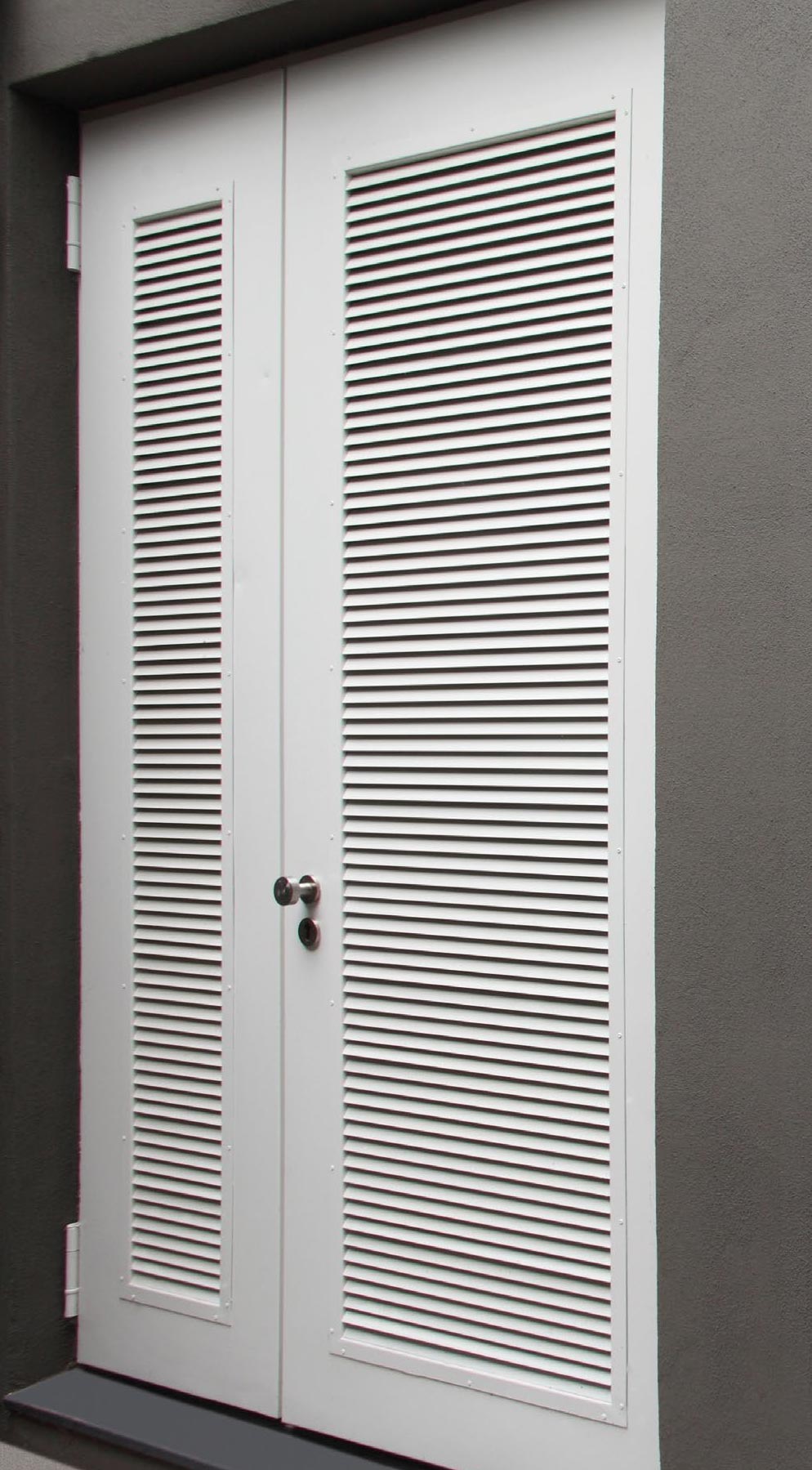 Zweiflügelige wärmedämmende Stahl-Mehrzwecktür „Schwarze D52-2-Tür“